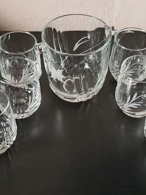 Whiskey Glasses Set with Ice Bucket like new, 7 pieces vintage