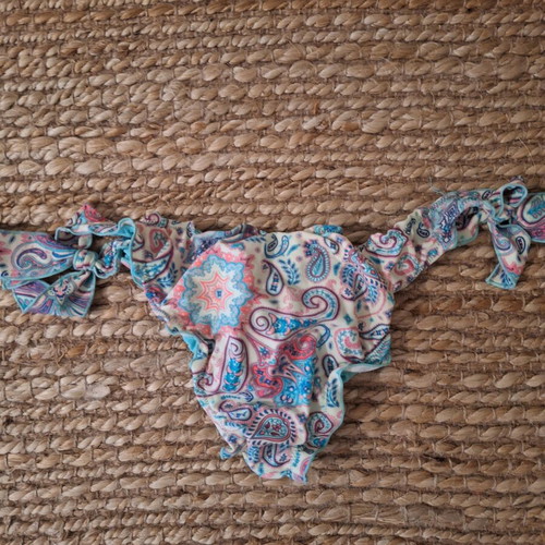 H&M Women's Bikini top with removable padding like new, black and multicolor