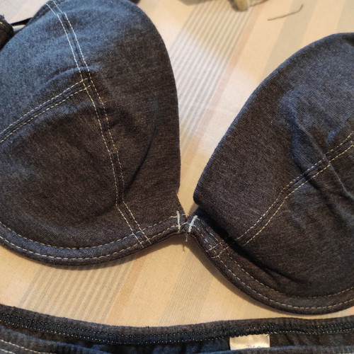 Wonderbra and string set 85C and L new, grey