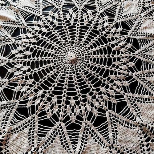 Hand-knitted single-hooked blanket, diameter 117 cm