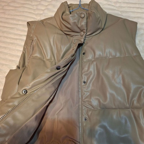 Leather vest new, size XL, beige with buttons and zipper