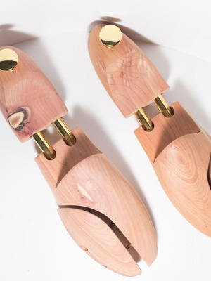 Cedar Shoe Trees size 40 like new with rich cedar aroma