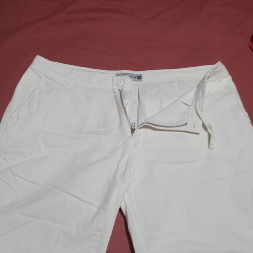 Quiksilver Bermuda shorts like new, size XL, white