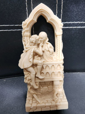 Lucchesi Faro Romeo and Juliet sculpture used, vintage