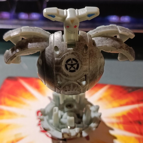 Bakugan Battle Brawlers Haos Alto Brontes figure