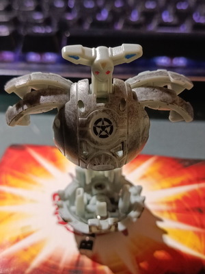 Bakugan Battle Brawlers Haos Alto Brontes figure