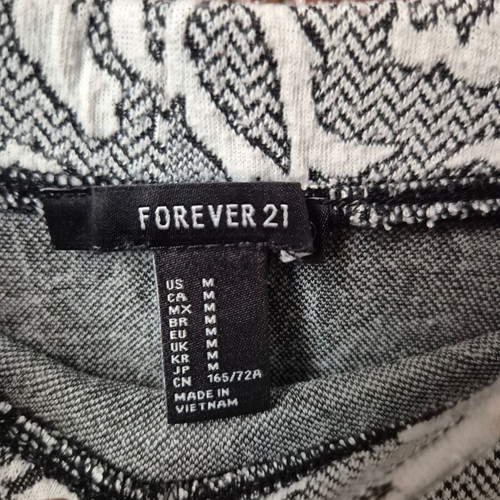 Skirt size M like new, gray and white