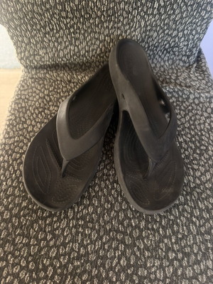 Crocs γυναικείες μαύρες σαγιονάρες μέγεθος W11 μεταχειρισμένες