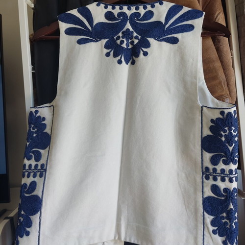 Zara Boho Chic Folk Vest Like New, White and Blue, XS