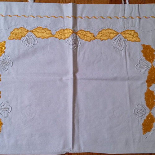 Set of 4 handmade satin appliqué vintage cotton pillowcases like new with design