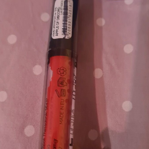 Red lipstick and body spray new