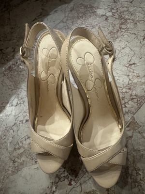 Jessica Simpson beige sandals like new, size 36