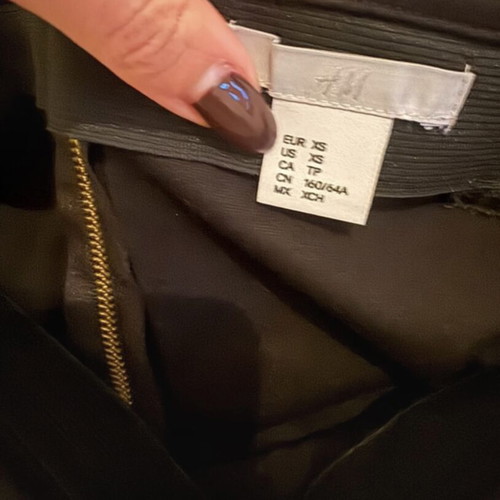 Πενσιλ φούστα μαύρη ελαστική H&M σαν καινούργια, μέγεθος XS - S