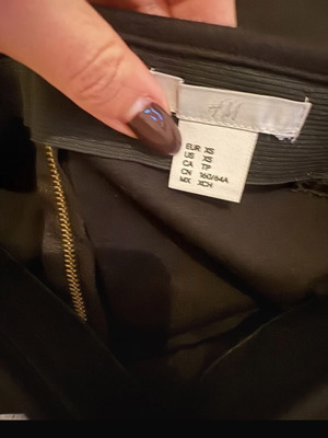 Πενσιλ φούστα μαύρη ελαστική H&M σαν καινούργια, μέγεθος XS - S