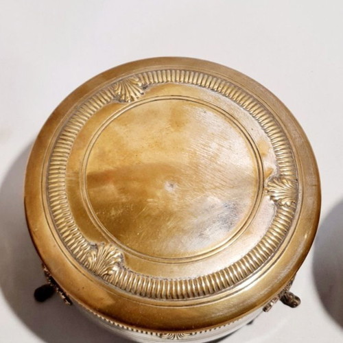 Jewelry box used with Art Deco design and three legs