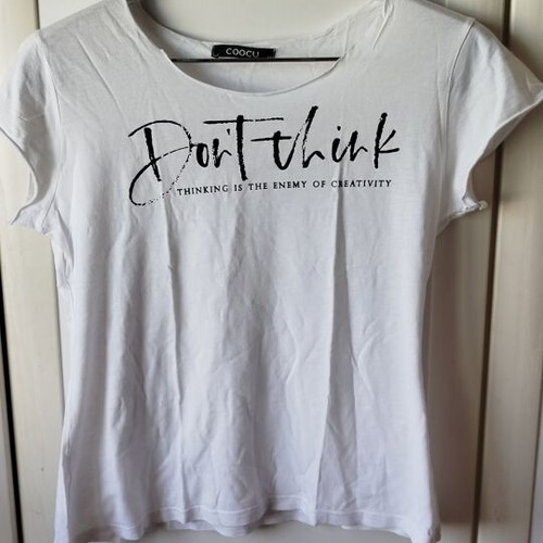 Benissimo T-shirt Size M white like new with laser cut