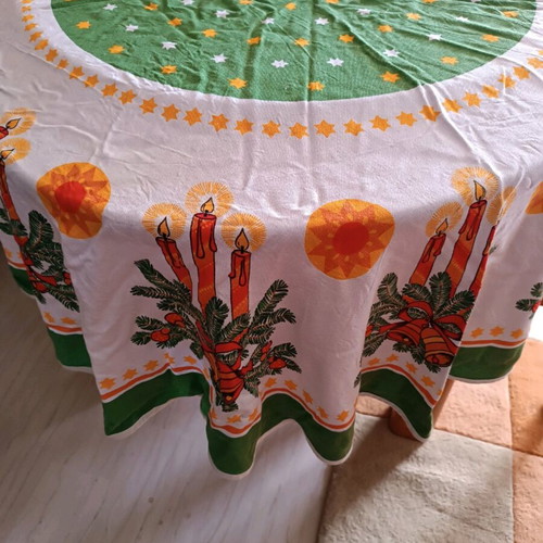 Christmas tablecloths like new, pack of 2 pieces