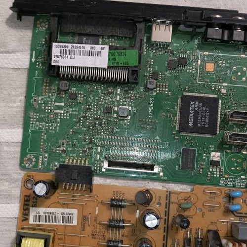 JVC LT40V550 motherboard with speakers and remote used