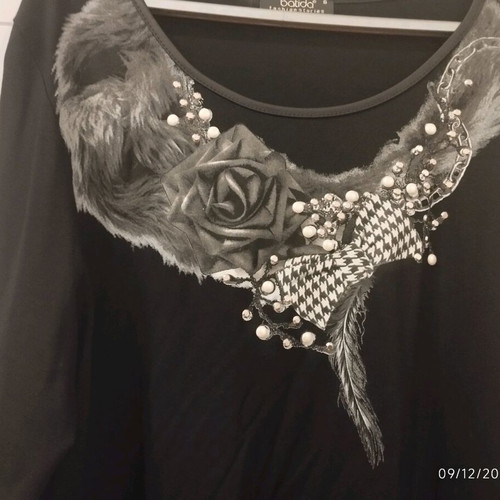 Batida women's black blouse with design and pearls like new, L/XL