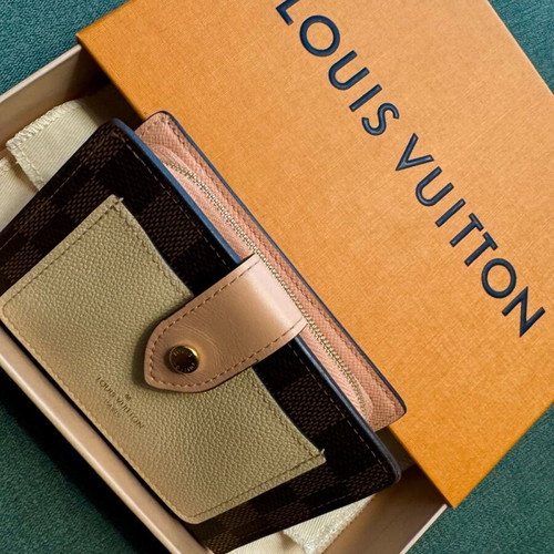 Louis Vuitton Juliette wallet like new, Damier canvas and Rose Ballerine leather