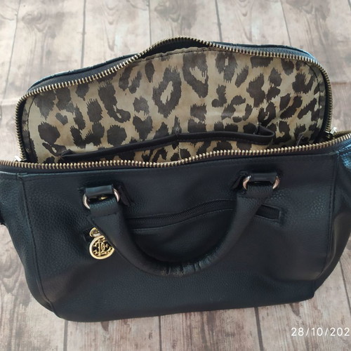 Elizabeth George women's handbag used, handheld
