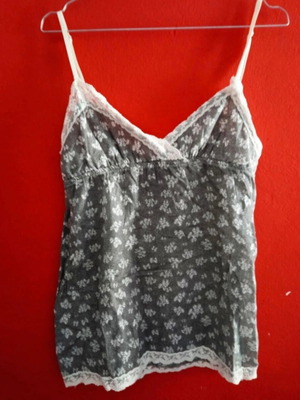 Gray top with lace size S/M like new