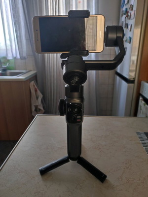 Zhiyun Smooth 5 Mobile Gimbal like new with 3-axis stabilizer