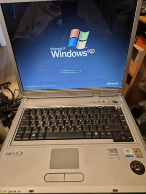 Fujitsu Siemens AMILO L7300 vintage laptop used, Windows XP