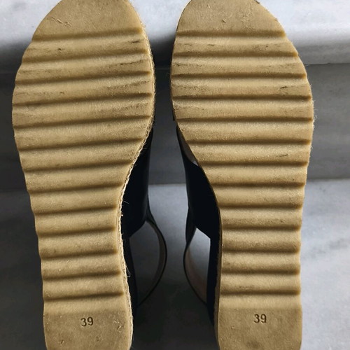 Tsitsivas handmade black leather platform sandals like new, size 39