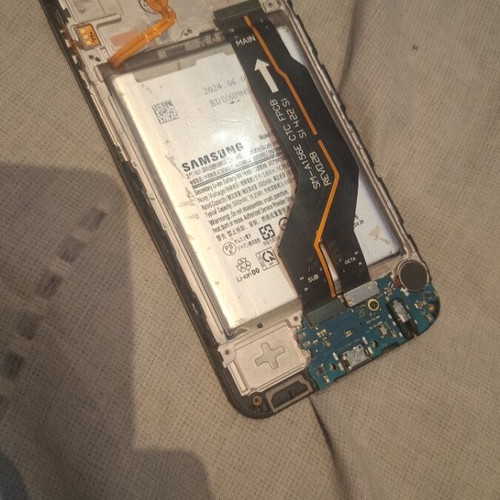 Samsung A15 5G screen with battery and charging port, like new