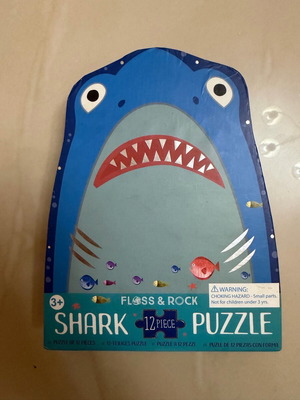 Shark puzzle like new, 12 pieces