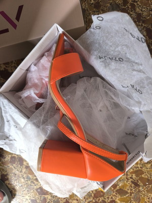 Orange sandals with block heel, size 39