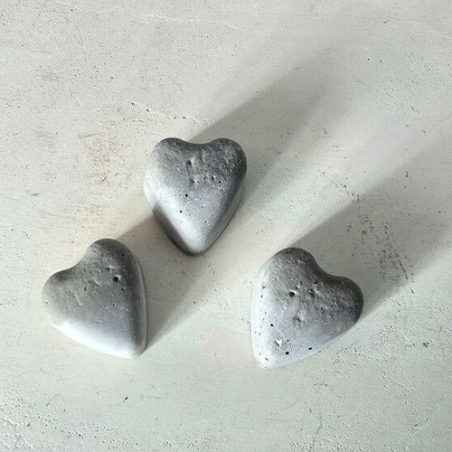 Set of 3 handmade concrete hearts