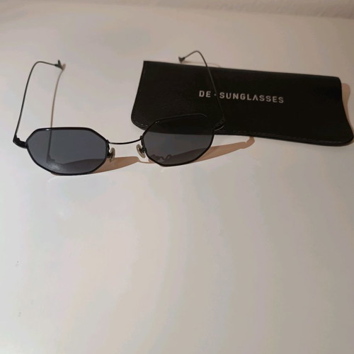 De-Sunglasses sunglasses used in very good condition