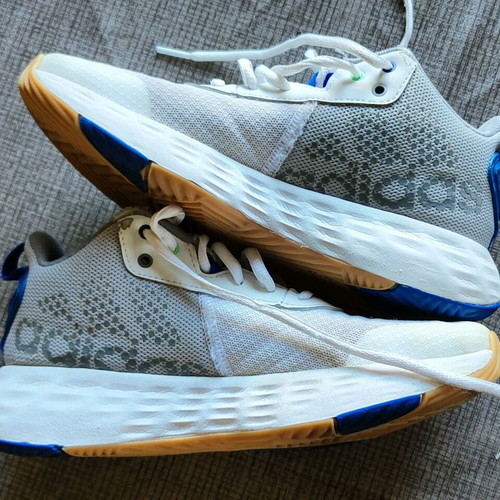 Adidas OwnTheGame 2.0 K kids basketball shoes like new, size 36
