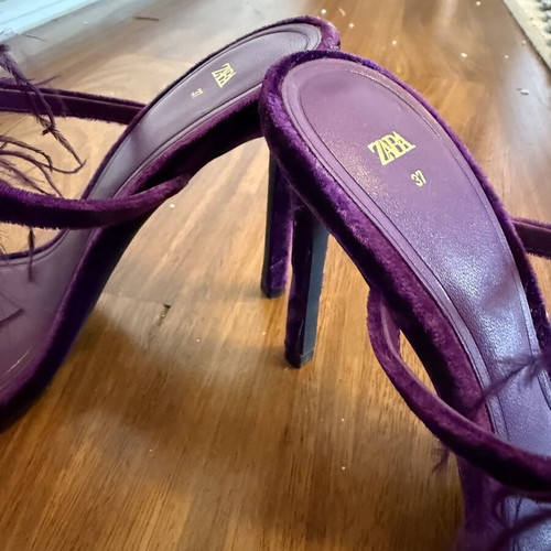 Zara purple velvet sandals size 37 new with heel and feathers