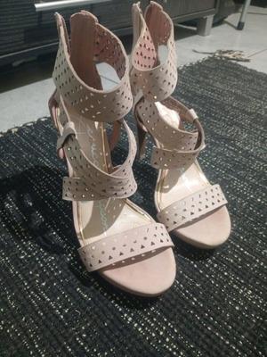 Πέδιλα Jessica Simpson σαν καινούργια, μπεζ, μέγεθος 37.5