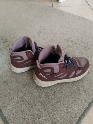 Jack Wolfskin boots size 34 like new