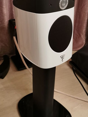 Focal Sopra N1 тонколони с фабрични стойки, като нови, matched чифт