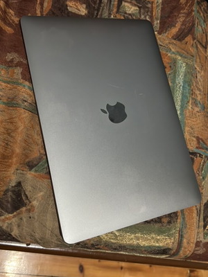 MacBook Pro 13" 2019 used, 16GB RAM, 256GB SSD, 4 Thunderbolt ports