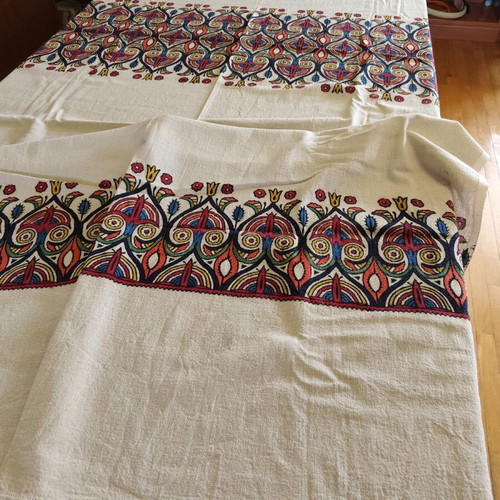 Linen batik curtain 140x245 like new without tape