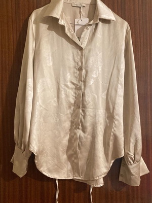 Women's satin polyester shirt Italian new size M beige