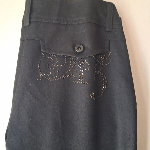 Access black pants like new with details on back pockets