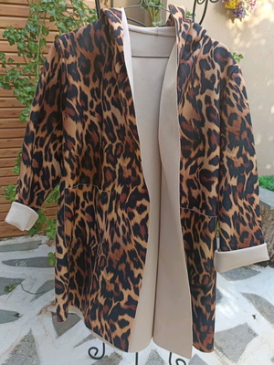 Leopard coat with pockets and hood new, one size