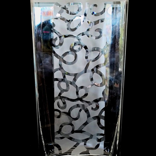 Glass rectangular vase with spirals like new
