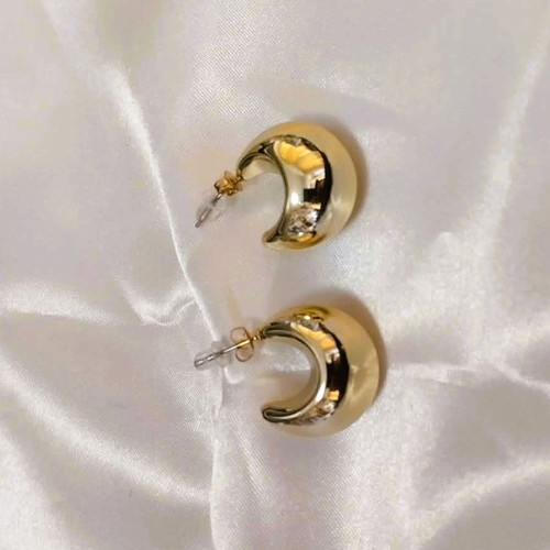 C-shaped crescent earrings new gold color synthetic material