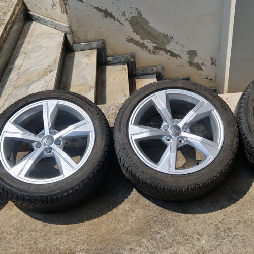 Audi A1 17-inch aluminum rims with used Michelin tires