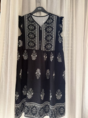 Midi dress boho style new, black and white