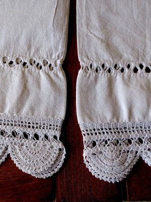 Set of two pillowcases with retro lace like new
