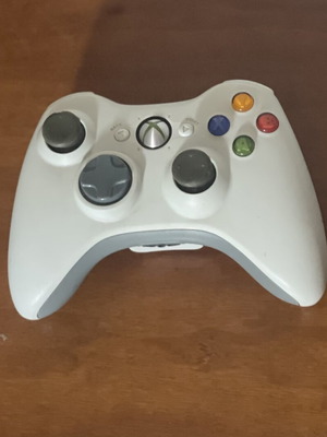 Xbox 360 controller with 1 Mass Effect game